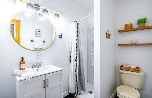 Jungle House Columbus Downtown Free Parking Sleeps 8 - Walk to Convention Center & Nationwide Arena - 1BR Short North Luxury Home - Over 5,800 Five Star Stays - Foto 6