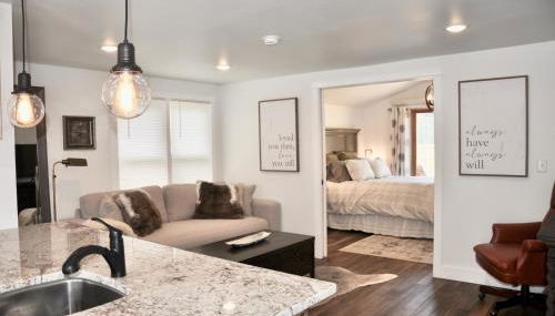 Adorable Bungalow w/ Private Patio Mins away from Downtown Rapid City - Foto 1