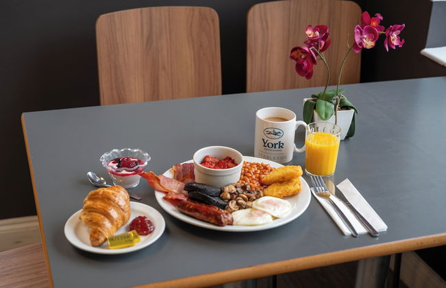 Stableside at York Racecourse - Photo 29