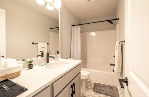 Arcade Game Room! Luxury New 3BR CLE Clinic UnivCircle Little Italy - Foto 24