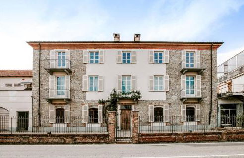 Nice Apartment In Santo Stefano Belbo - Photo 1