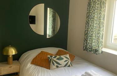 Maison 200m2- 9 chambres avec sdb - 16-18 personnes - séminaire-Proche Centre-Ville-Gare et Arena-terrasse - Foto 14