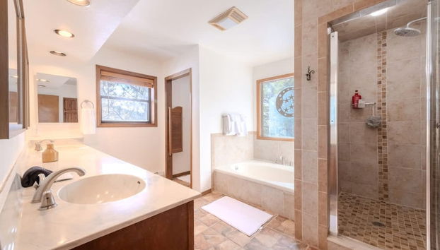 Grand Angel Fire Mountain Luxury ski Chalet - Photo 5, Room