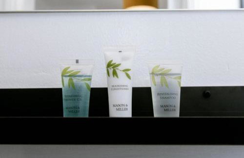 NEWLY Refurbed - Large Studio Apt With Private Parking - Foto 2