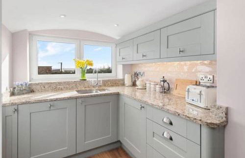 Pendine Sands Edith Villas - a luxury seaside home with beautiful sea views - Photo 31