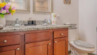 Stylish & Quiet 3BD Sleeps 8 Near Stadium & Downtown - Foto 2