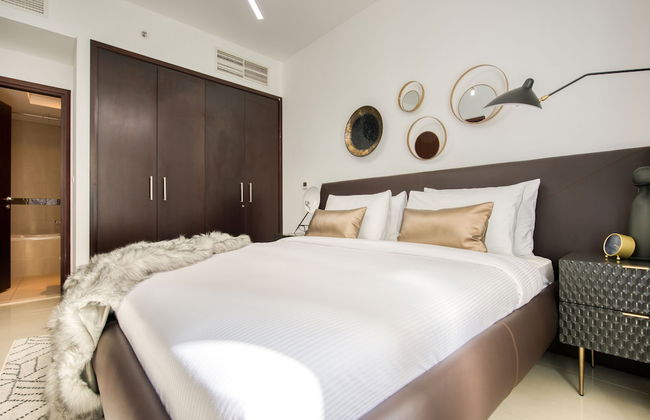 Maison Privee - Radiant Urban Retreat with Iconic Burj Khalifa Vws - Photo 5