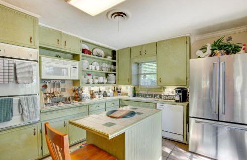 Lovely Bryan Home with Deck - 4 Mi to Kyle Field! - Foto 3