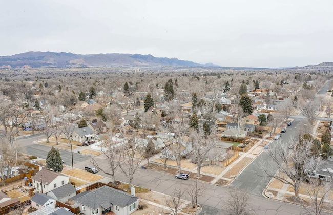 2BR Central Location Big Backyard & Dog Friendly! - Photo 49