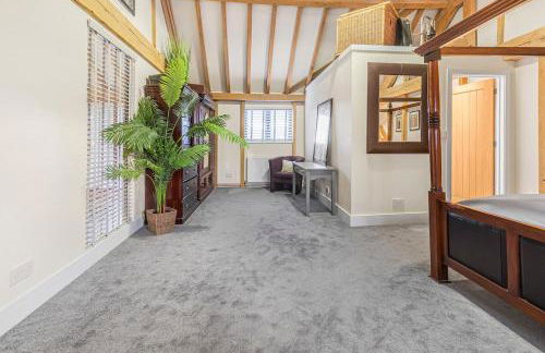 The Dairy Cottage with hot tub & pizza oven - Photo 15