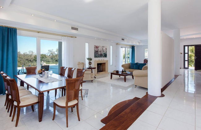 Villa Noulia With 4 Bedrooms and 2 Bathrooms - Photo 28