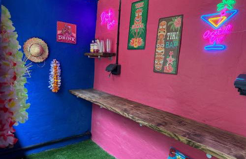 The Funky Hideaway with Hot Tub - Foto 19