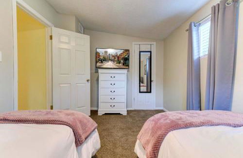 Spacious 3BR Midtown Home - Sleeps 7 - Walkable to Dining & Attractions - Easy Access to Downtown - Foto 16