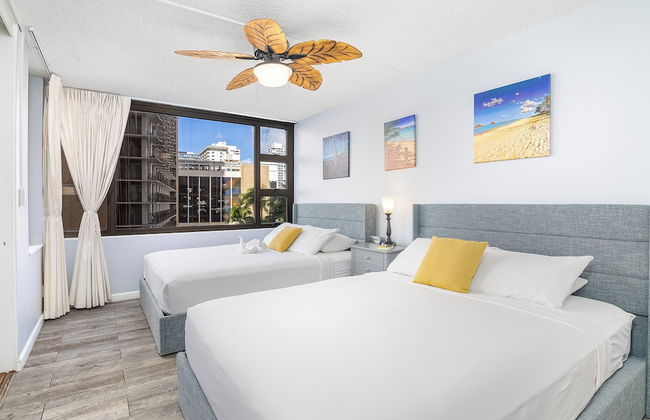 Partial Ocean View Condo with 2 Beds and Parking - Foto 22