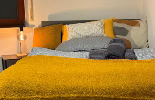 Frankfurt Work and Rest- 4 Bedrooms- 2 WCs- free Parking- 5 Queen size beds- Fast WiFi- roller shutters - Foto 23