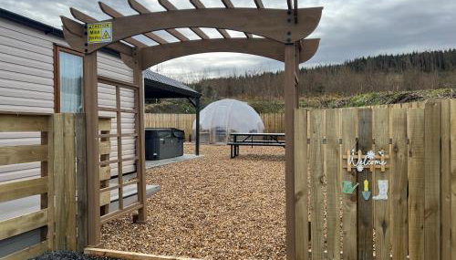 Maneight Retreat with Hot tub - Foto 2