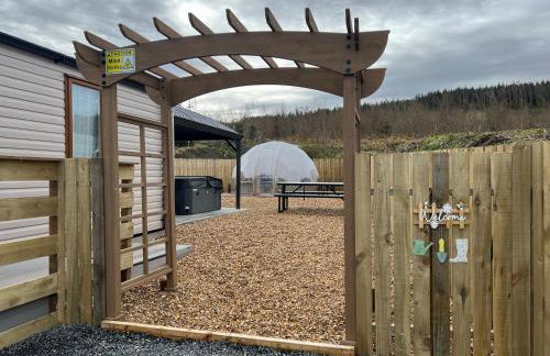 Maneight Retreat with Hot tub - Foto 2