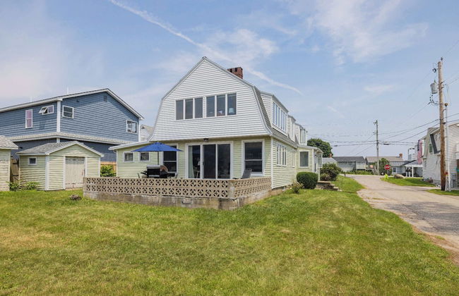 Maine Escape Beachy 2 Bdr! - Photo 1