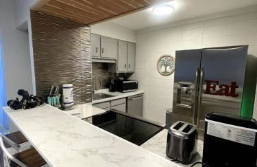 240 Queen Bed, 3 Pools, 80in TV - Foto 23