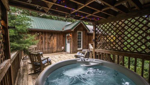 Autumn Ridge- Cozy cabin in the Blue Ridge Mountains with a bubbly hot tub! - Foto 2