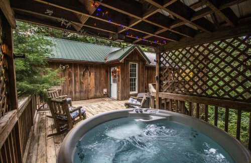 Autumn Ridge- Cozy cabin in the Blue Ridge Mountains with a bubbly hot tub! - Foto 2