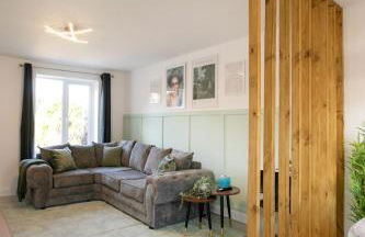 Large 4 Bed House - Long Stays Welcome - Smart TVs in Each Bedroom - Parking - Wifi - Foto 19