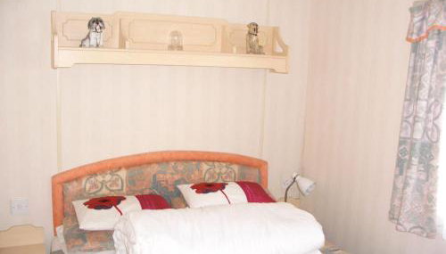 Colin and annioes caeravan - Photo 2