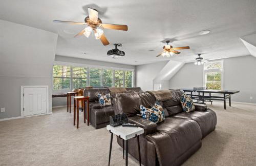 Hobbs Mill Ski Lodge Theater Games Dogs OK - Photo 61