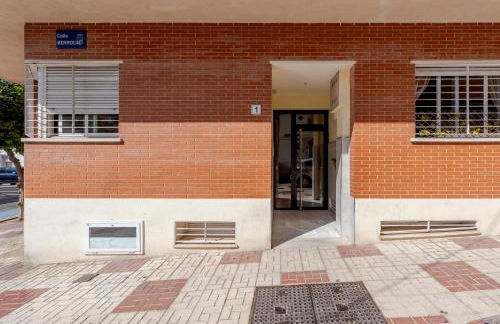 WintowinRentals Modern Apartment with Private Indoor Patio in Málaga - Foto 26