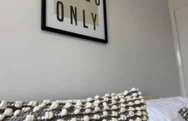 Month Stays Central 3 bed Three Bedroom House by Brookland Stays Serviced Accommodation & Short Lets in Preston with Free WiFi - Foto 7