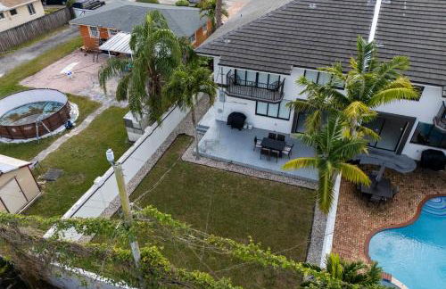 April Sale! 4BR - Private Yard, Grill, Soaking Tub, Near Coral Gables & MIA Airport - Foto 37