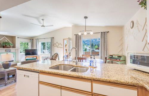 Alpine Paradise - Walk to Downtown Leavenworth - The Alpine Village Collection - Foto 4