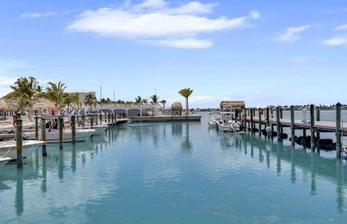 THE SANDCASTLE SUITE! Brand New 2Bedroom in Oceanfront Complex! BE THE FIRST to Visit our Condo Townhome with FREE Parking & Private Garage at Ocean Isles 38 Marathon FL KEYS! SPECIAL PRICING!!! - Foto 9