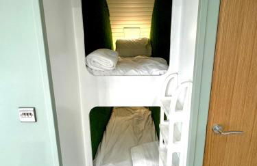 Hazel Hobbit Pod at Cowbridge Cabins - Photo 5