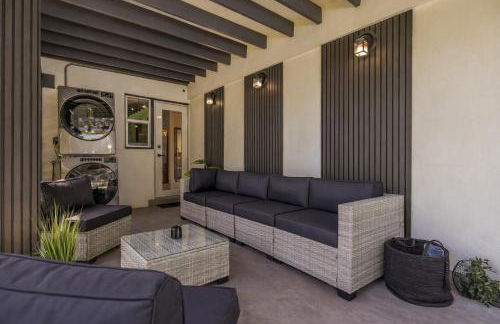 Luxury Miami Pool House Private Backyard Oasis Near Wynwood and Miami International Airport - Photo 40