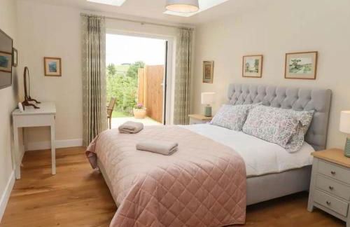 Beautiful Barn Stunning Views Parking & Garden - Photo 17