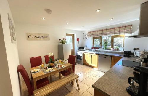 Stunning cottage with hot tub - Photo 14