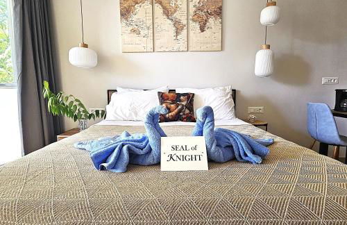 SEAL of Knight - Castle View - Downtown near the Beach - Photo 3