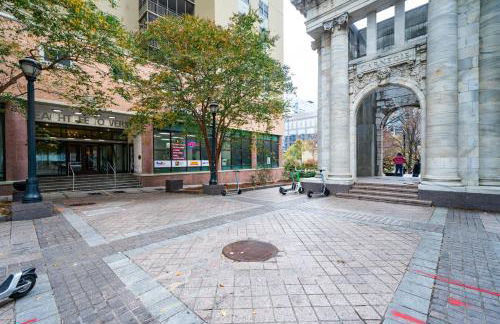 P8G Remodel 2BR/2BA downtown ATL-Parking & Balcony - Photo 41