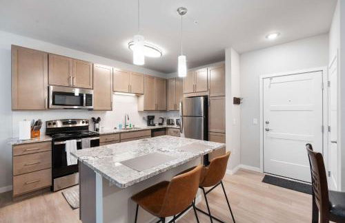 Pool & Fitness Room Near University Park - Covered Parking - Foto 31