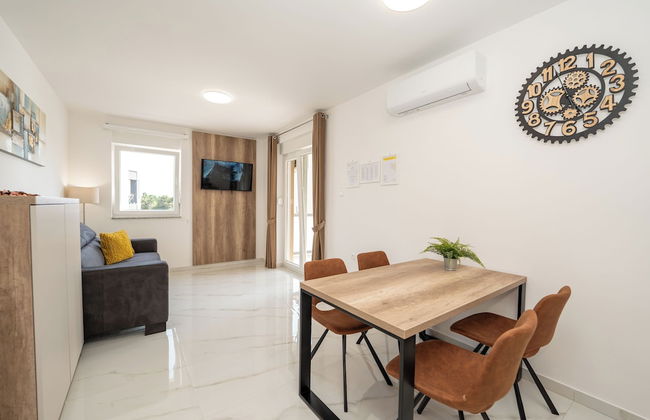 Poolside Hideout Apartments - Photo 34