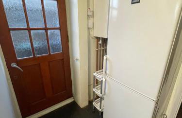 Wardown Place - Spacious 3 Bed House available for short term or long term Rental - Foto 10