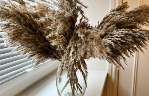 Old Betting Shop for 3 & Furry Friend - Photo 34