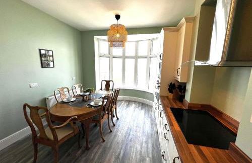 Smugglers - Sea Front - Parking - Sea Views - Balcony - 2 luxury kingsize beds - Foto 28