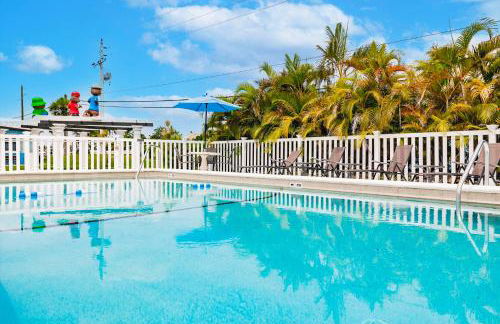 Poolfront Cottage Near Beach with Full Kitchen! - Foto 5