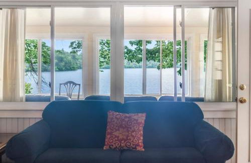 Family Lakefront Adventure House 3BR wFirepit & Scenic - Foto 36