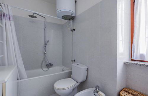 GuestHost - Volastra Cozy APT with Terrace & Seaview - Foto 7