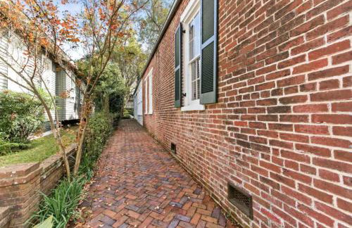 1864 Little Brick - 1 Bed, 1 Bath, Full Kitchen, Pet Friendly with fee, Washer & Dryer - Foto 15