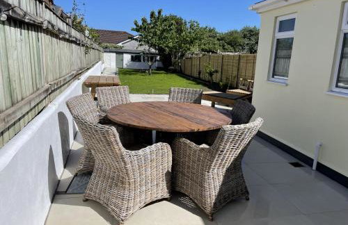 The Little Seahorse - Newly Renovated Cottage 5mins Walk The Beach with Hot Tub - Photo 16