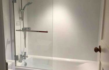 Lovely Cottage by Coastal Footpath & Surf Beaches! - Photo 24